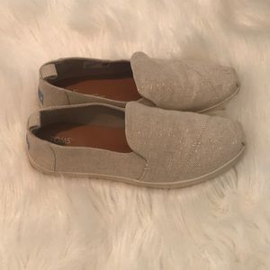 Women’s beige linen & metallic Toms 8